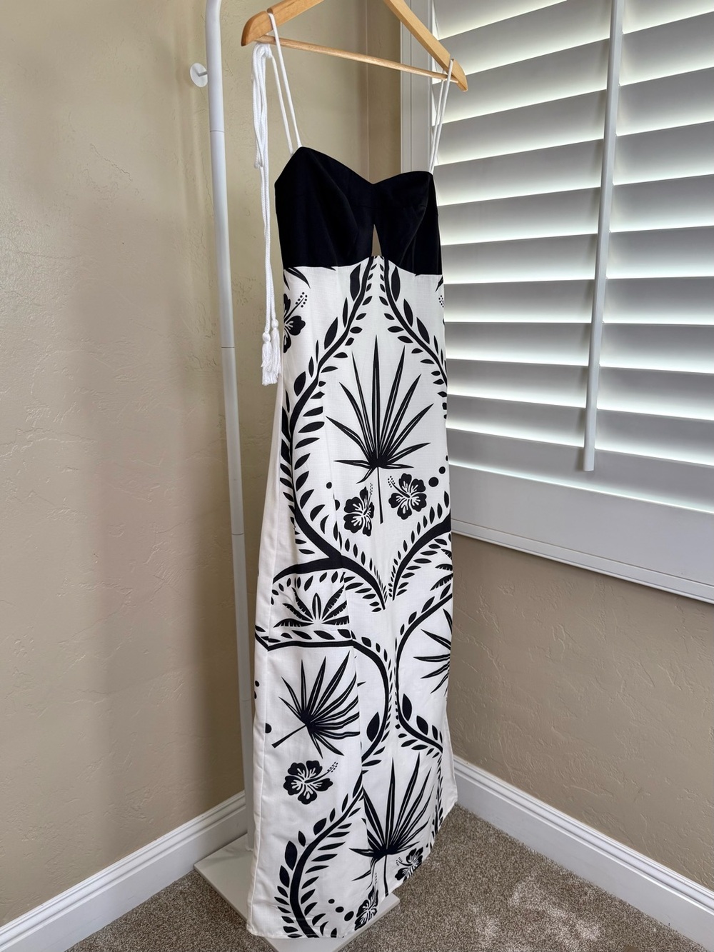 Commense Black Off White Linen Blend Maxi Dress Open Back Medium NWT - Picture 6 of 11